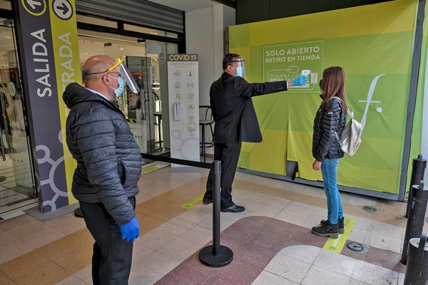 Falabella se enfrenta con sindicato y acusa a juez laboral de “dirigir y organizar una empresa”