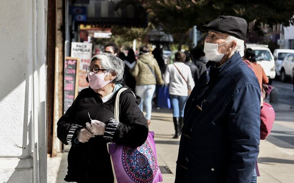 Economistas valoran anuncio previsional de Piñera, pero ponen urgencia a aumentar monto de pensiones y edad de jubilación