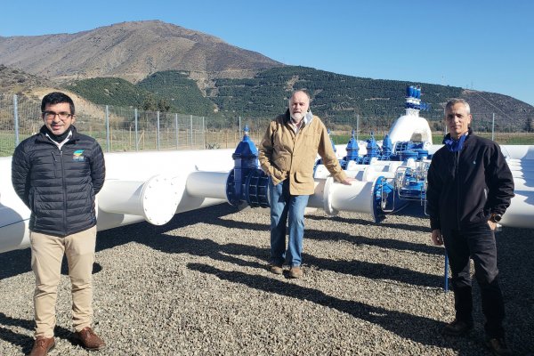 Esval, agrícola Jorge Schmidt y Municipalidad de LLay-Llay concretan acuerdo de producción de agua para reforzar consumo humano
