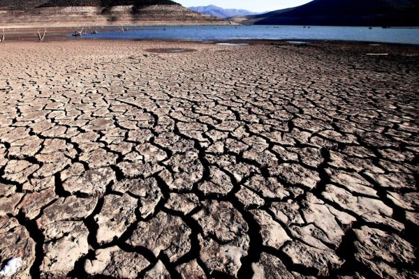 Expertos acusan falta de medidas de adaptación al cambio climático en la gestión hídrica e instan a modificar gobernanza