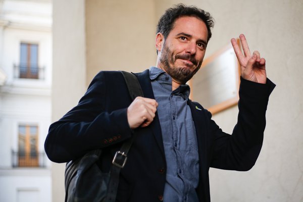 Hernán Larraín Matte dijo que con su renuncia a la presidencia de Evópoli espera que otros timoneles del bloque sigan su ejemplo