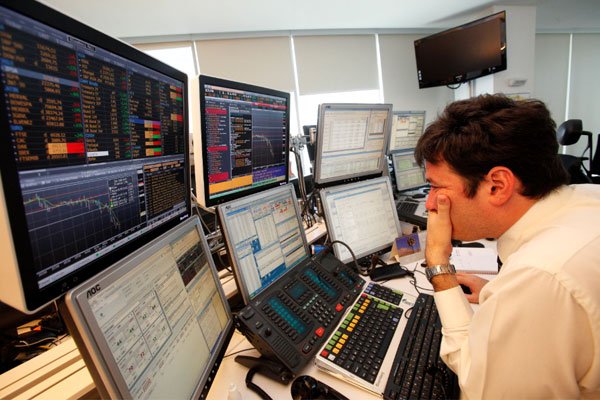 Mercado apunta al dólar como epicentro de eventuales rescates de AFP