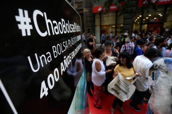 Prohibición de entrega de bolsas plásticas en pequeños comercios ya tiene fecha