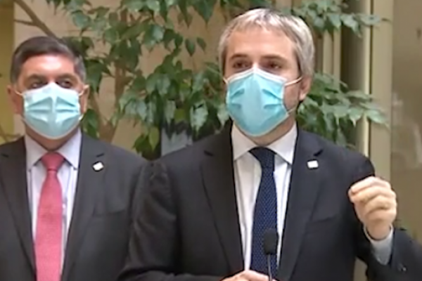 Blumel reconoce “traspié" tras aprobación de retiro de fondos y que "es indispensable que gobierno y coalición vuelvan a trabajar unidos”