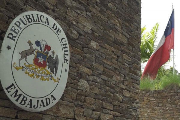 Las cuentas detrás del suspendido cierre de embajadas