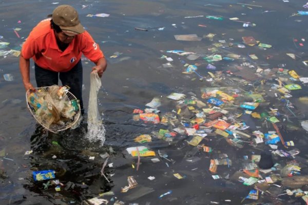Estudio revela que contaminación de océanos por plásticos podría triplicarse a 2040