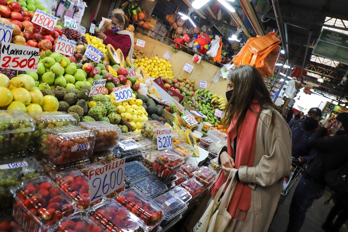 <p>No se podrán entregar bolsas plásticas para cargar productos que ya cuentan con su propio envase plástico.</p>