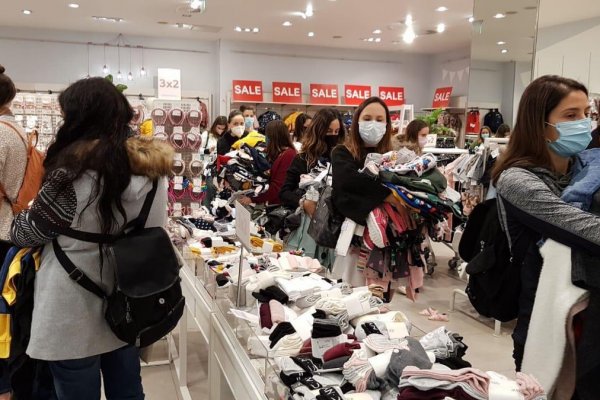 H&M toma nuevas medidas sanitarias tras aglomeraciones en Casa Costanera