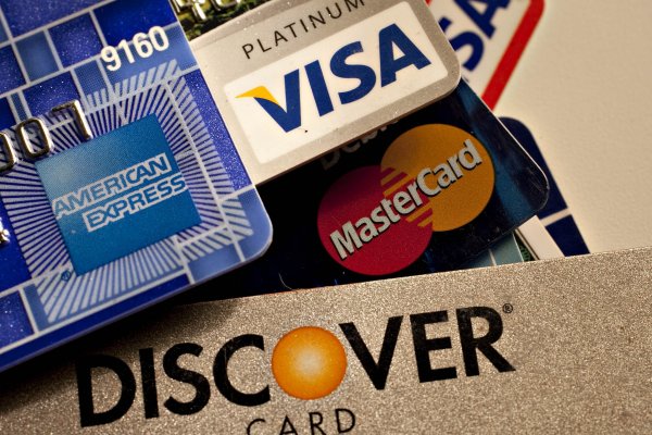 <p>Consumidores en EEUU reducen su deuda a medida que encierro frenan el gasto</p>