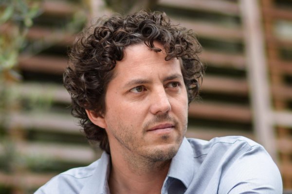 Sebastián Bernales y la cura chilena para el covid