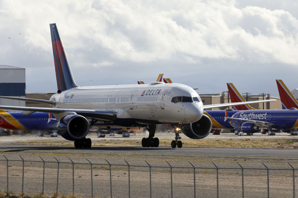 Extensión de ayuda estatal a aerolíneas en EEUU toma fuerza y se congelarían despidos e inversiones