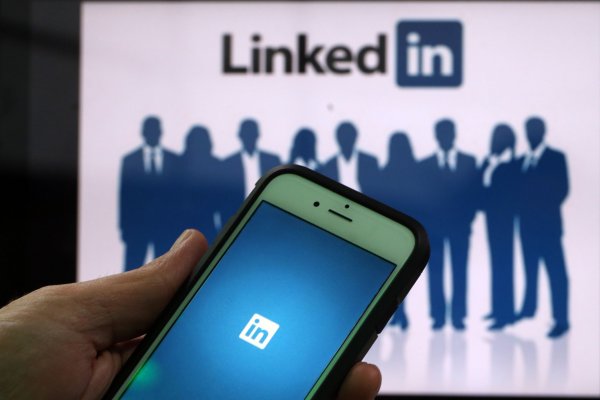 Espías, mentiras y contactos olvidados: cómo usar y abusar de LinkedIn