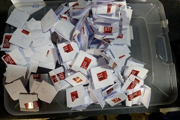 Para evitar “Cambridge Analytica” en Chile presentan proyecto que regula datos personales y fake news en política