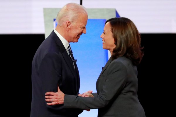 Kamala Harris se convierte en la apuesta de Biden para la vicepresidencia de EEUU en su carrera a la Casa Blanca