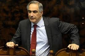 Chahuán (RN) presenta reforma que exige un piso mínimo de participación en el plebiscito para que sea válido