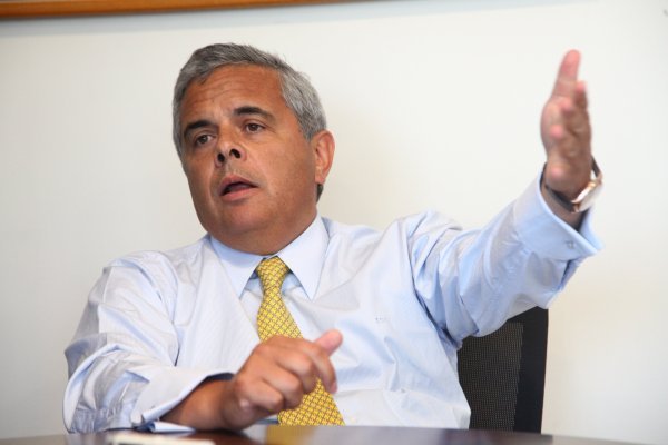 Ricardo Escobar por impuesto a los ricos: "Si los políticos pudieran ignorar la ley de la gravedad, mañana aprobarían una ley que permitiera volar a todos"