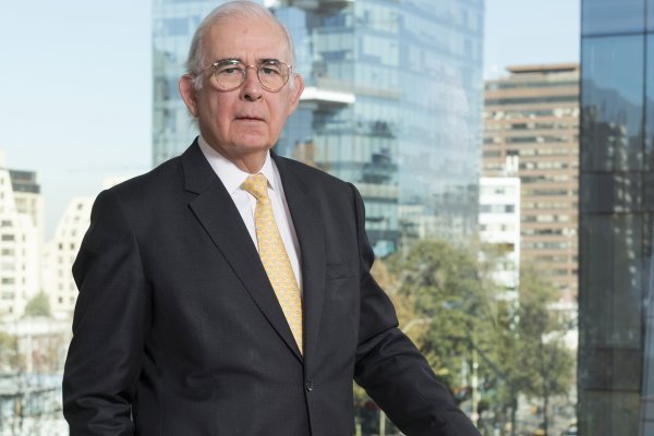 <p>Diego Hernández, presidente de Sonami conversa con Marily Lüders</p>