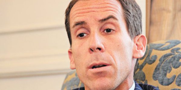 El plan de Alessandri para que las empresas se queden en Santiago