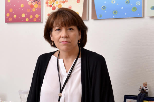 <p>Soledad Recabarren, socia de Recabarren & Asociados conversa con Marily Lüders</p>