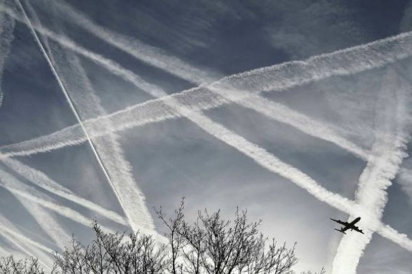 Aerolíneas piden a pasajeros que subsidien el combustible verde para ayudar a reducir las emisiones
