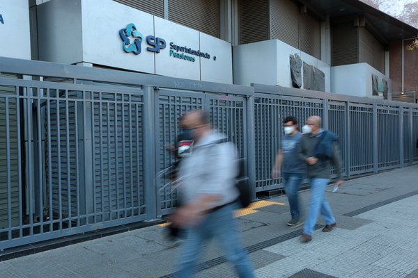 Rescate del 10%: Superintendencia de Pensiones formula cargos contra Modelo y Habitat