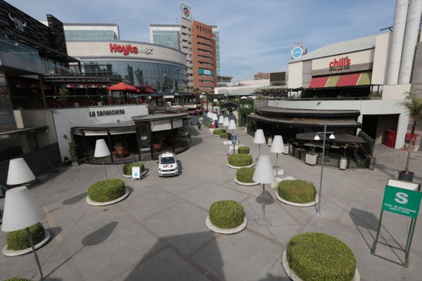 Mosa sale de compras y supera el 10% en Parque Arauco