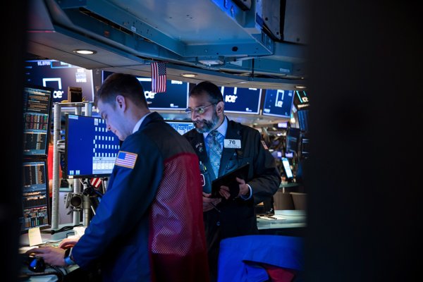 Sector tecnológico inspira a Wall Street y lo separa de oleada de ventas tras minutas de la Fed