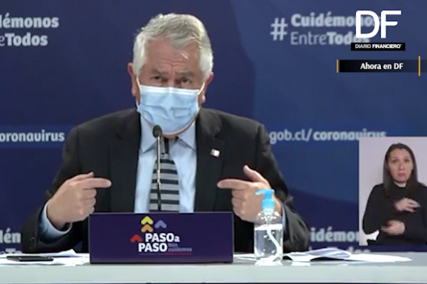 <p>Ahora en DF: Ministro París niega enfrentamientos al interior del Minsal: "Confío ciegamente en mi equipo"</p>