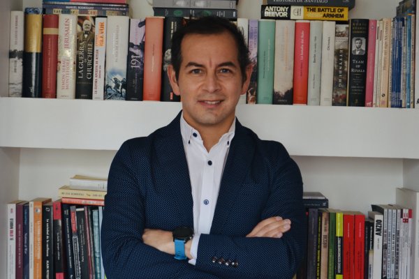 <p>Christian Oros, director ejecutivo de Kawesqar Labs conversa con Marily Lüders</p>