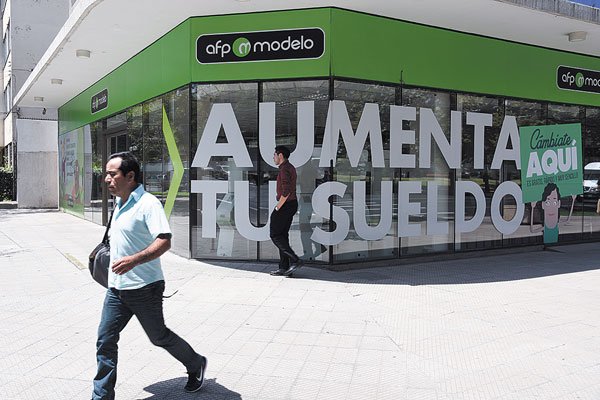 Modelo pide que se rechace recurso de protección presentado en su contra por retraso en pagos del 10%