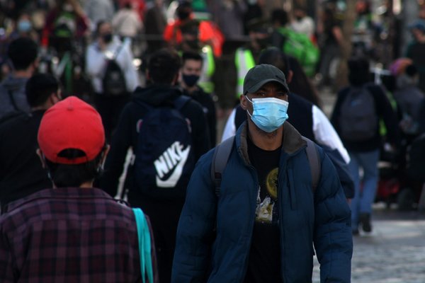 Migración: visas con contrato laboral caen más de 50% en el primer semestre
