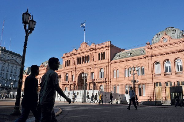 Argentina inicia conversaciones con FMI para acordar nuevo programa