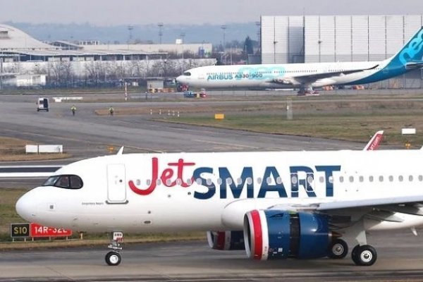 <p>Los clientes de JetSmart-Banco Estado tendrán descuento de 20% en los pasajes. Foto: archivo</p>