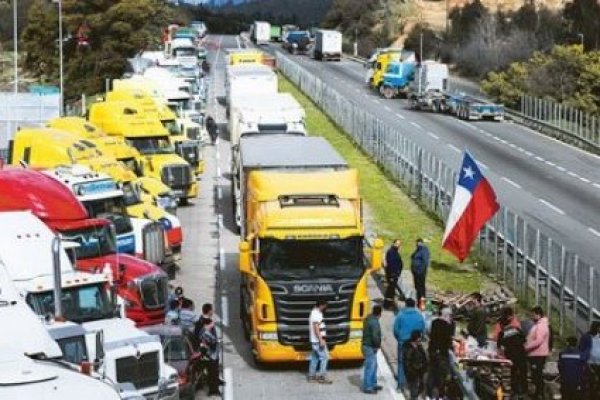 Un tercio de los servicentros de la X Región acusa desabastecimiento por causa del paro de camioneros