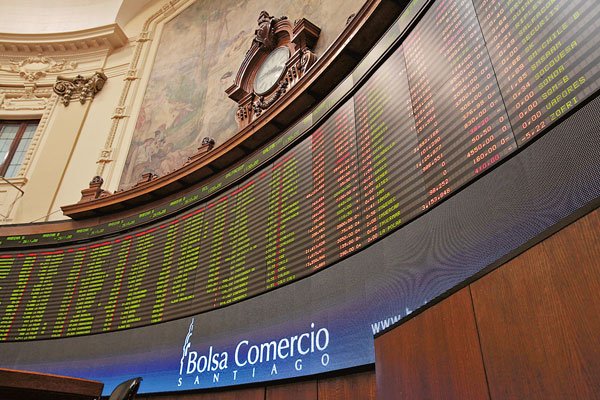 Mercados mundiales cierran con caída y bolsa chilena llega a mínimos de casi tres meses