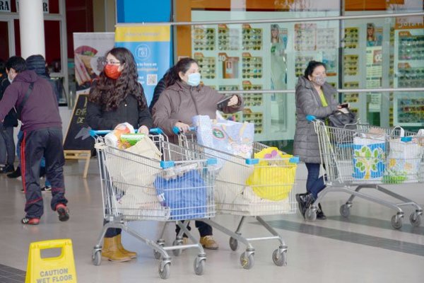Supermercados moderan sus ingresos y reportan mejora en días de inventario