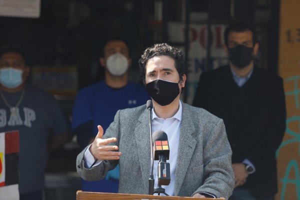 Briones advierte que impacto del 10% en consumo será "de corto plazo" y critica a camioneros por desabastecimiento