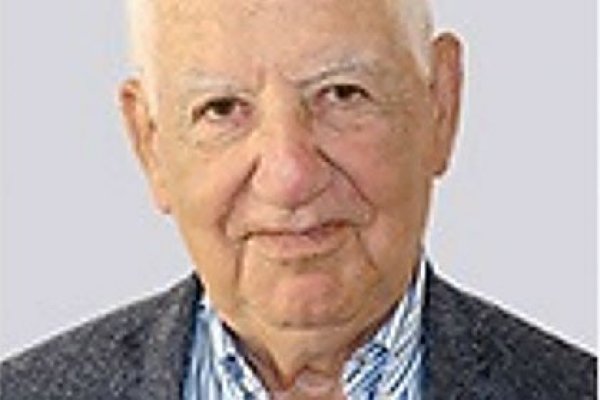 En medio de la disputa con los médicos vicepresidente de la Clínica Las Condes Carlos Gil renunció al directorio