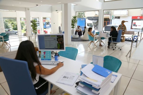 Intercambio de servicios chilenos con el exterior se contrajo un 24% en el primer semestre