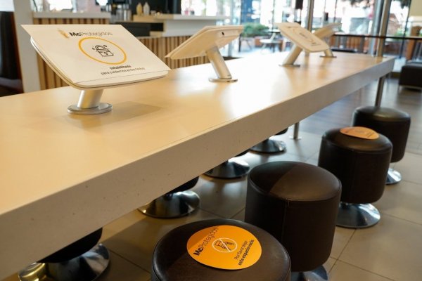 McDonald’s logra reabrir el 70% de sus locales y empieza a funcionar el primero con atención a público en su interior