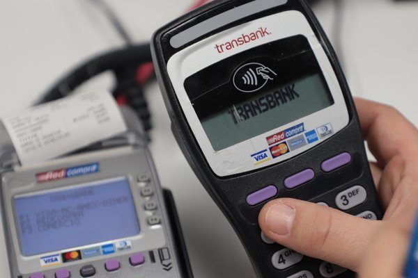 <p>Transbank se lanza contra el TDLC y advierte "graves efectos sistémicos" en medios de pago</p>