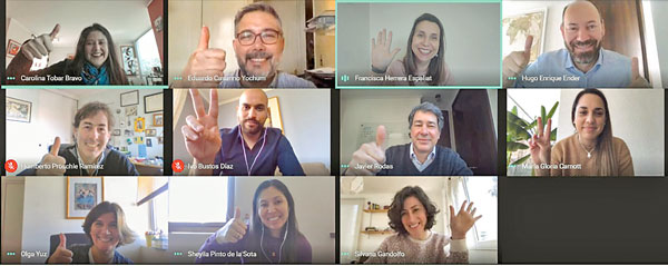 <p>Javier Rodas (al centro) con el equipo que encabeza las distintas áreas de CasaIdeas.</p>