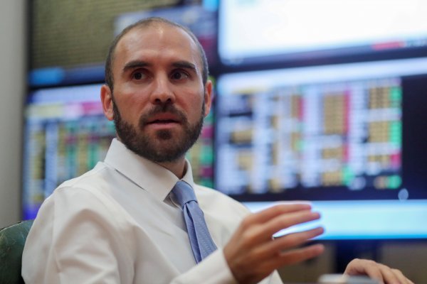 Ministro de Economía de Argentina dice busca evitar pagos al FMI entre 2021 y 2024