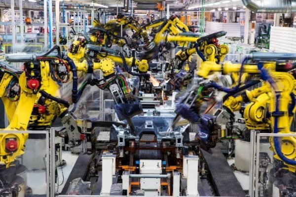 <p>La producción industrial sube un 4,1% en la eurozona con España y Portugal a la cabeza</p>