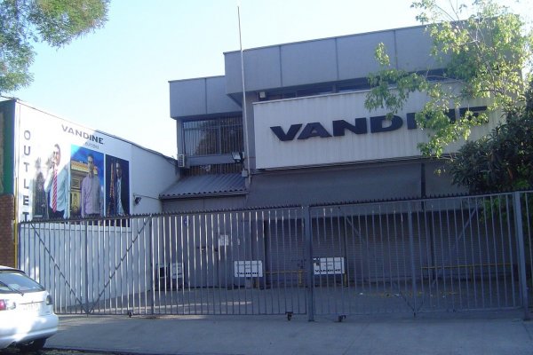 Tradicional empresa de camisas Vandine pide su quiebra: "Ya no es viable su continuidad"