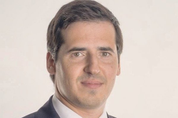 Exsocio y dos abogados de Cariola arriban a EY para potenciar área legal