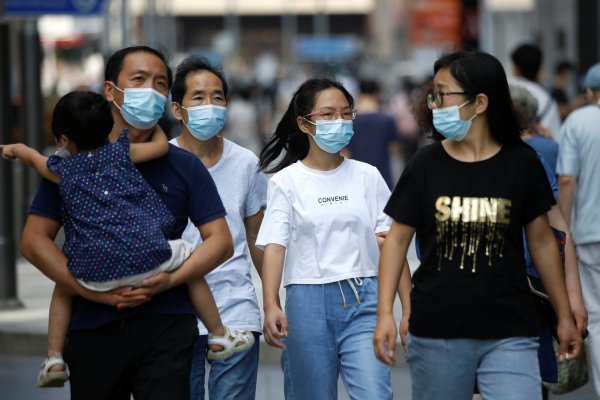 China sigue dando signos de mejora: producción en industrias y ventas minoristas suben en agosto