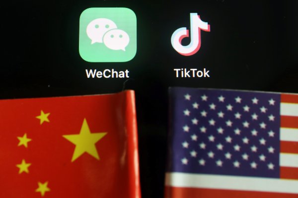 Trump sube la tensión con China y bloqueará las descargas de TikTok y WeChat en EEUU