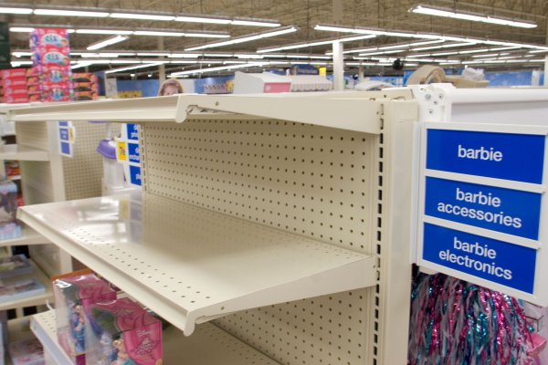 Minoristas en EEUU afrontan escasez de productos antes de temporada clave de Navidad