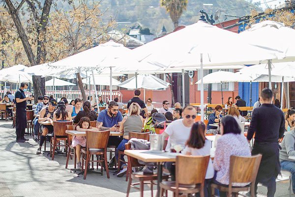 Autoridades y sector gastronómico hacen positivo balance de reapertura de restaurantes